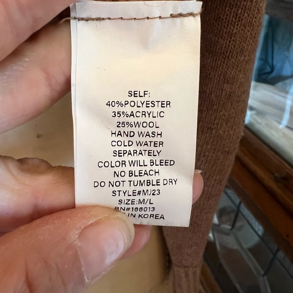 Heimish brown pullover sweater size medium/large - Picture 5 of 6